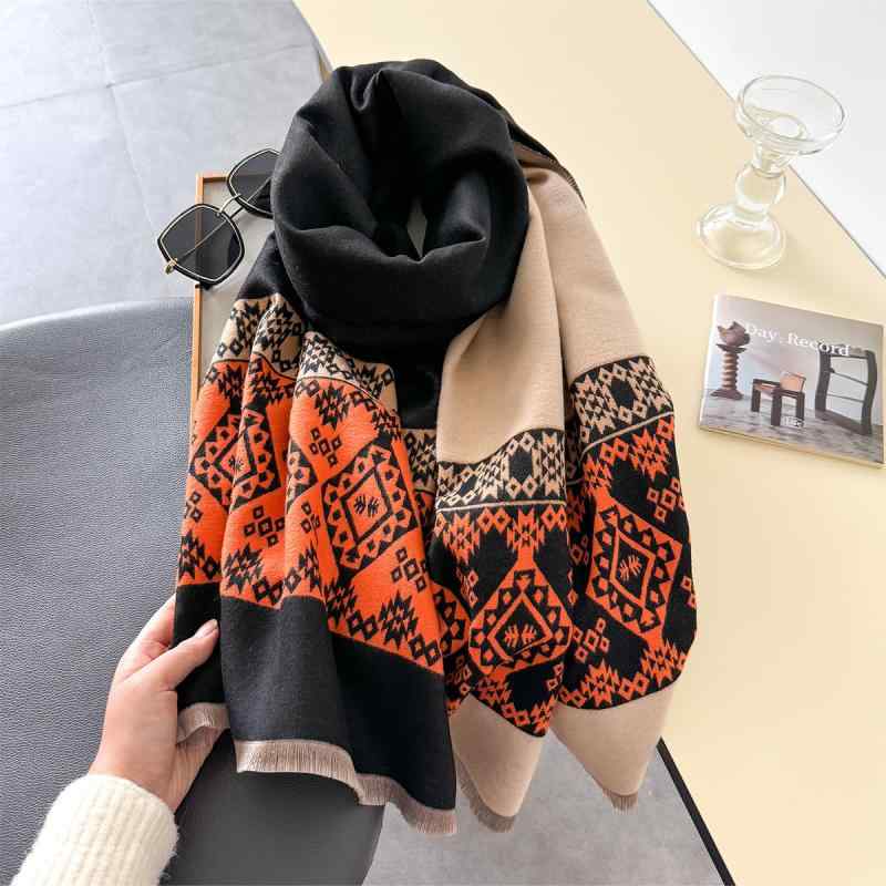 秋冬 コーデ レディース ファッション オシャレ アイテム カワイイ シンプル 大人カワイイ スカーフ アウターウェア 厚手 軽 ショール