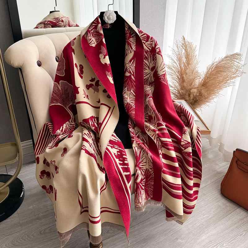 秋冬 コーデ レディース ファッション オシャレ アイテム カワイイ シンプル 大人カワイイ スカーフ イチョウ プリント 暖かい ショール