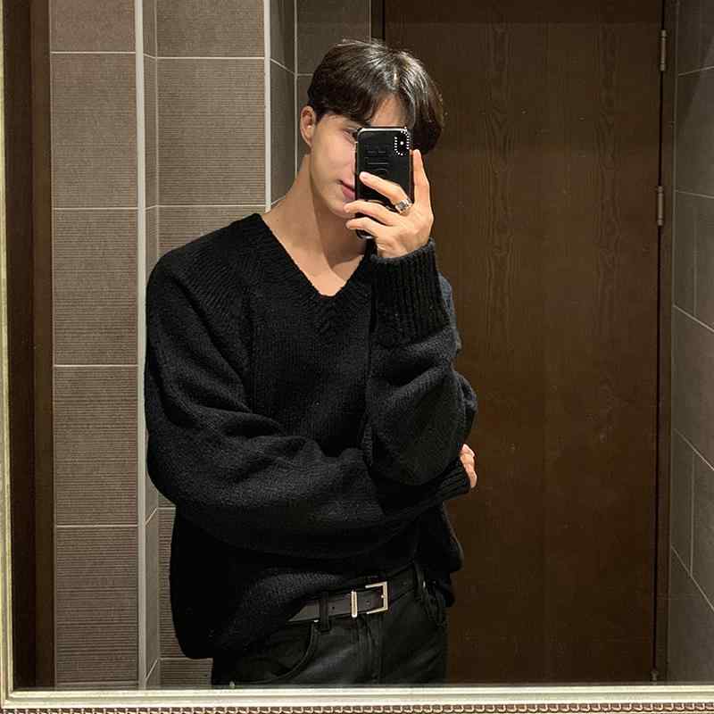 秋冬 コーデ メンズ 服 シンプル ファッション オシャレ 大人 かっこいい 大きいサイズ ストリート 紳士服 韓国スタイル Vネック セーター ゆったり 無地 アウターウェア ニット