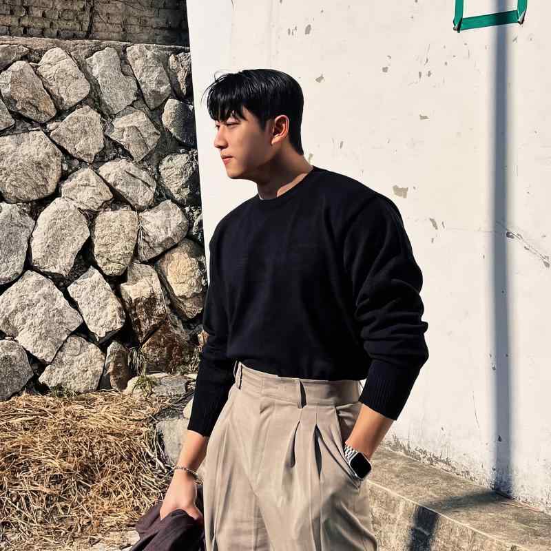 秋冬 コーデ メンズ 用 服 シンプル ファッション オシャレ 大人 かっこいい 大きいサイズ ストリート 紳士服 長袖 ラウンドネック レイヤリング セーター 韓国スタイル 軽 無地 インナー 暖かい