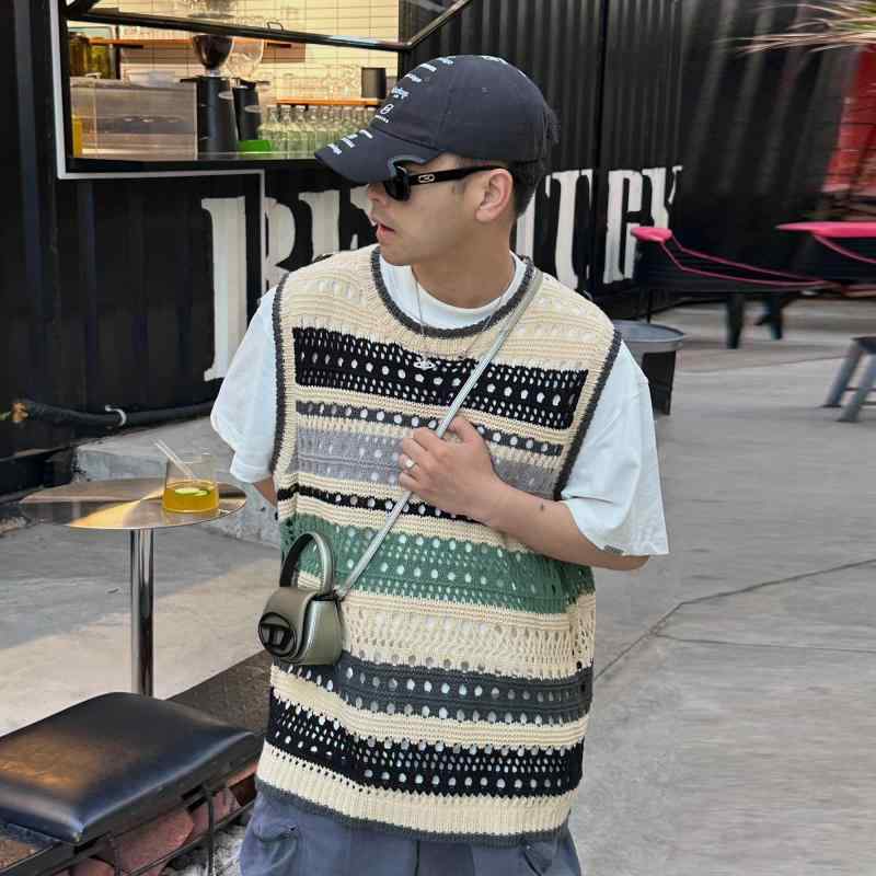 秋冬 コーデ メンズ 服 シンプル ファッション オシャレ 大人 かっこいい 大きいサイズ ストリート 紳士服 アメリカン レトロ コントラスト ストライプ ニット ベスト 薄手 チョッキ セーター ノースリーブ T シャツ