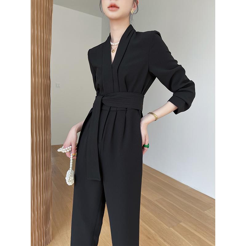 春 コーデ レディース ファッション オシャレ アイテム カワイイ コーデ シンプル きれい ナチュラル 上品カジュアル 用 Vネック 黒 ジャンプ スーツ 通勤 ユニフォーム