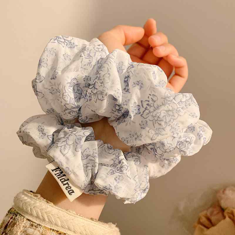 春 コーデ レディース ファッション オシャレ アイテム カワイイ コーデ シンプル きれいめ ナチュラル 上品カジュアル 女性用 婦人服 青 白 シンプル 花柄 バンド フレッシュ ヘッド ドレス タイ バンド