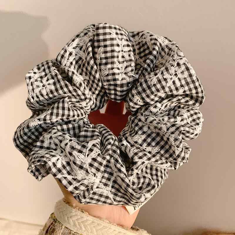 春 コーデ レディース ファッション オシャレ アイテム カワイイ コーデ シンプル きれいめ ナチュラル 上品カジュアル 女性用 婦人服 ブラック チェック柄 バンド ハイエンド ボール ヘッド タイ 春 アクセサリー