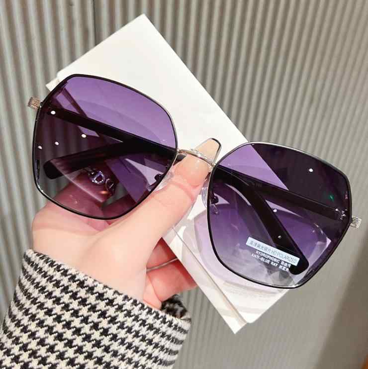 春 コーデ レディース ファッション オシャレ アイテム カワイイ コーデ シンプル きれいめ ナチュラル 上品カジュアル 女性用 婦人服 ファッション 多角形 サングラス 大きいリム 防風 サンバイザー