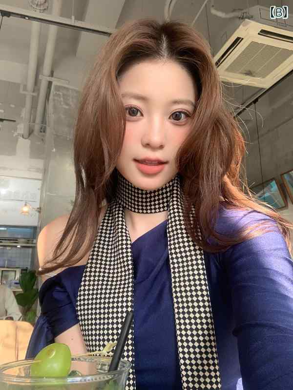 春 コーデ レディース ファッション オシャレ アイテム カワイイ コーデ シンプル きれいめ ナチュラル 上品カジュアル 女性用 婦人服 衣装 首 ストラップ スカーフ ドット ロング タイ リボン 夏 海辺