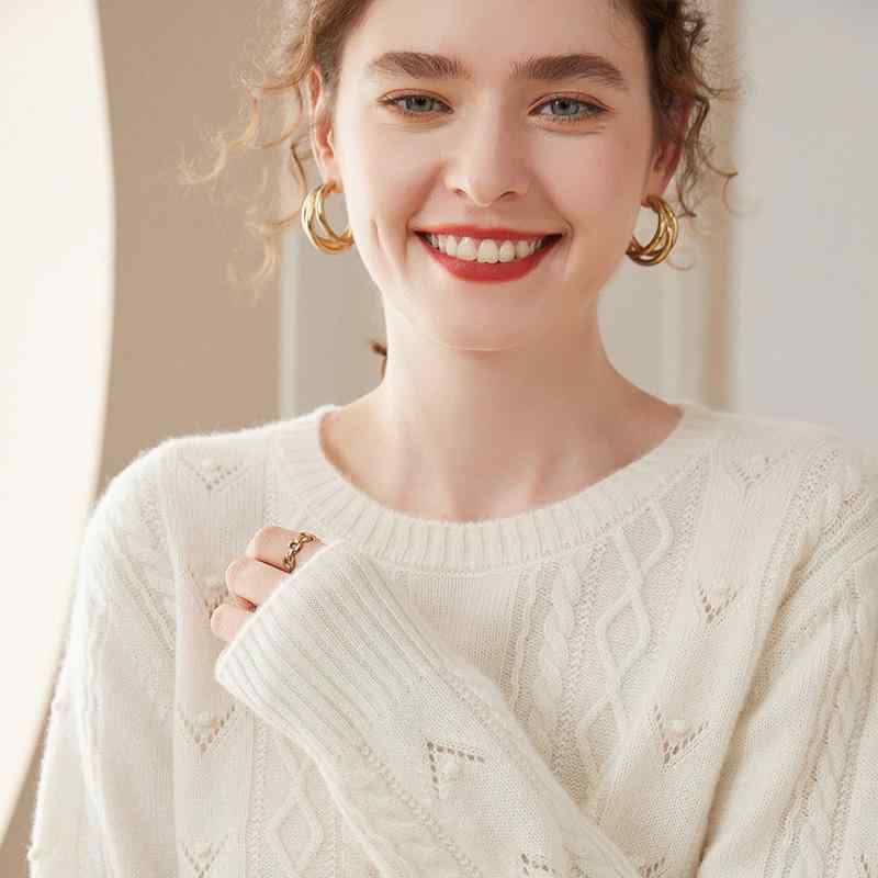 春 コーデ レディース ファッション オシャレ カワイイ シンプル きれいめ ナチュラル 上品カジュアル 婦人服 柔らかい ラウンドネック セーター 厚手 ニット ソリッドカラー レイヤリング シャツ