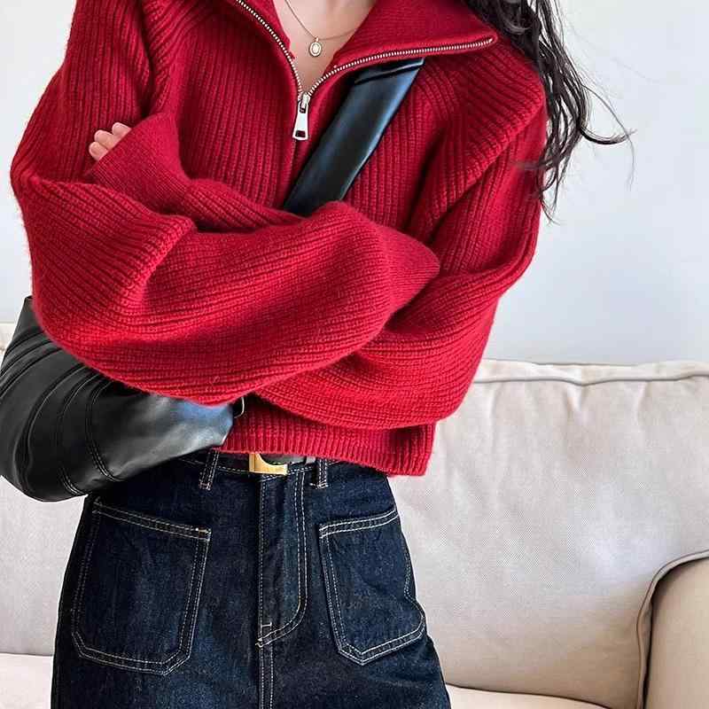 春 コーデ レディース ファッション オシャレ カワイイ シンプル きれいめ ナチュラル 上品カジュアル 婦人服 ハーフ タートルネック ジッパー レッド セーター ハイウエスト ゆったり 厚手 アウター