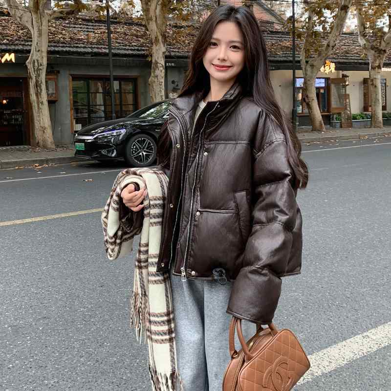 春 コーデ レディース ファッション オシャレ カワイイ シンプル きれいめ ナチュラル 上品カジュアル 婦人服 パンツ ダウン ジャケット ハイエンド 厚手 PUレザー ジャケットのサムネイル