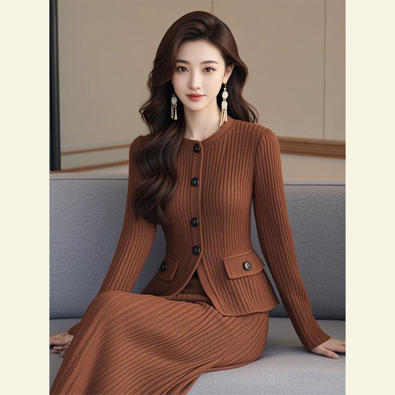 春 コーデ レディース ファッション オシャレ カワイイ シンプル きれいめ ナチュラル 上品カジュアル 婦人服 衣装 ハイエンド ブラウンカラー ニット スーツ スカート