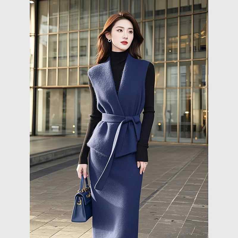 春 コーデ レディース ファッション オシャレ カワイイ シンプル きれいめ ナチュラル 上品カジュアル 婦人服 シンプル スーツ ハイエンド スカート 青 ニット ベスト 通勤ウェア