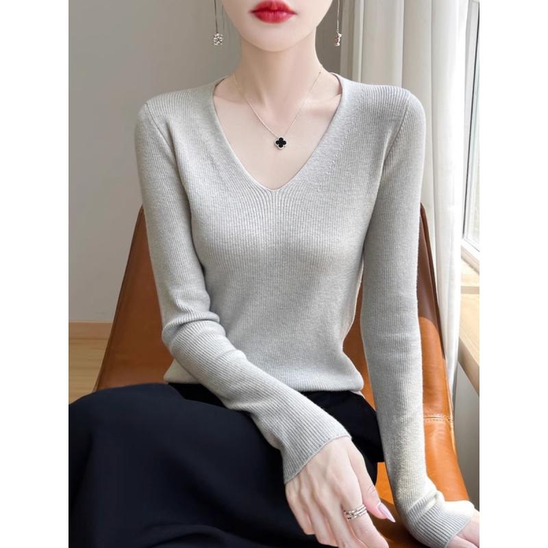 春 コーデ レディース ファッション オシャレ カワイイ シンプル きれいめ ナチュラル 上品カジュアル 婦人服 シルケット ウール Vネック シャツ 薄手 ストライプ セーター スリムフィット インナートップ
