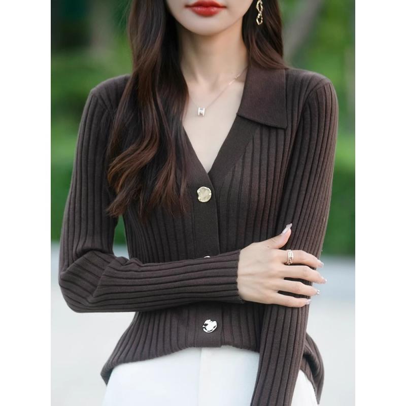 春 コーデ レディース ファッション オシャレ カワイイ シンプル きれいめ ナチュラル 上品カジュアル 婦人服 アンコラ 赤 スリム 長袖 ウール セーター レイヤリング シャツ