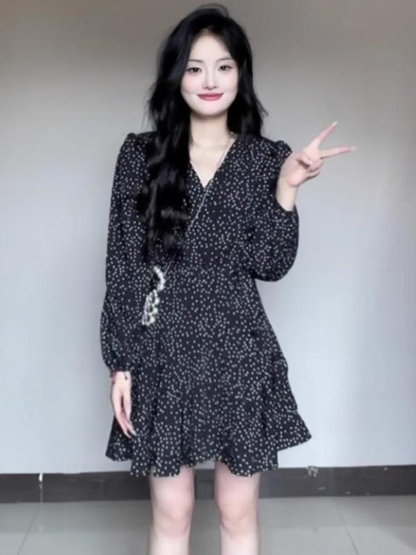 春 コーデ レディース ファッション オシャレ カワイイ シンプル きれいめ ナチュラル 上品カジュアル 婦人服 フレンチ ブラック ドレス 秋服 大きいサイズ ウエスト スリム