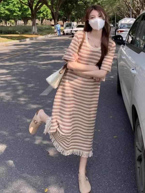 春 コーデ レディース ファッション オシャレ カワイイ シンプル きれいめ ナチュラル 上品カジュアル 婦人服 スリム ロング スカート 夏 ハイエンド タッセル ニット ストライプ ドレス