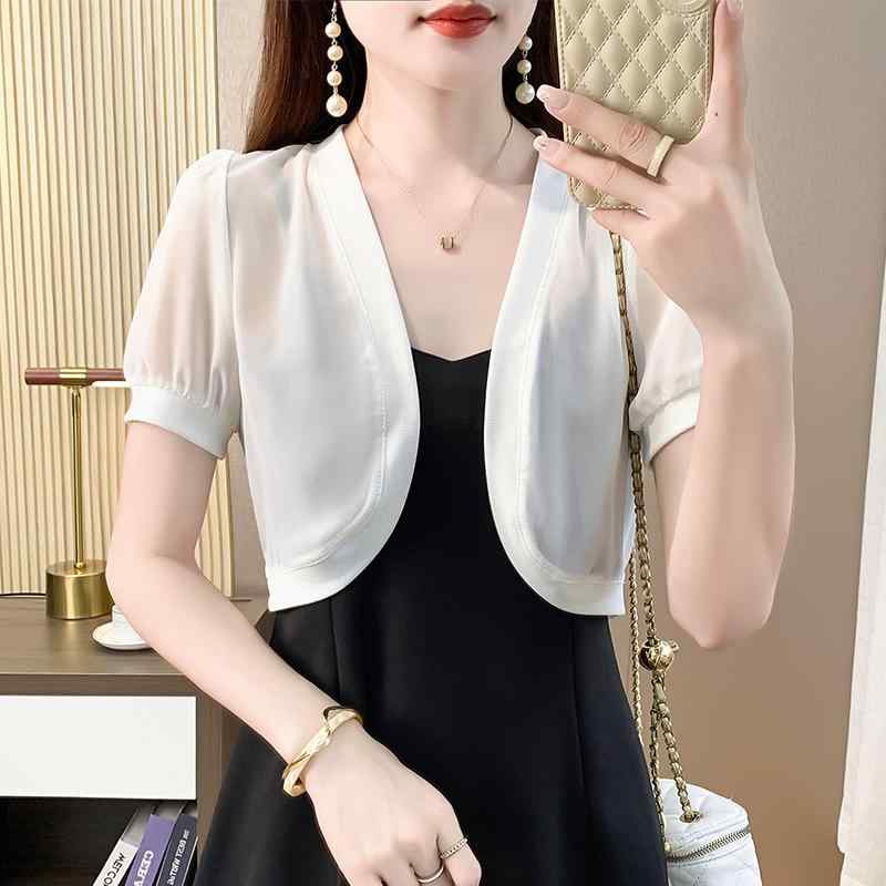 春 コーデ レディース ファッション オシャレ カワイイ シンプル きれいめ ナチュラル 上品カジュアル 婦人服 ストール スカート 上着 白 カーディガン 薄手 コート チョッキ