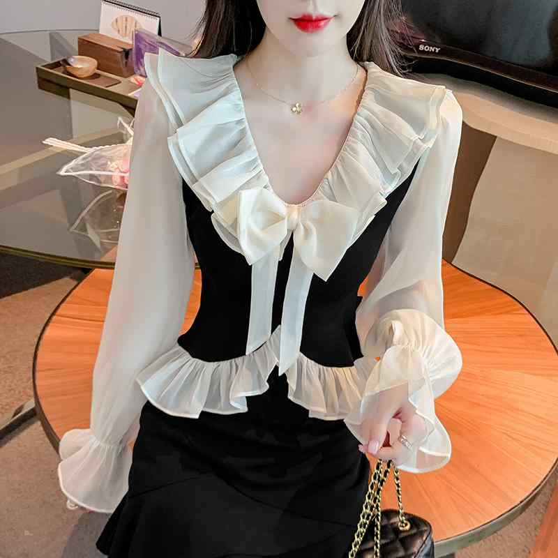 春 コーデ レディース ファッション オシャレ カワイイ シンプル きれいめ ナチュラル 上品カジュアル 婦人服 秋服 フレンチ フリル Vネック シフォンシャツ トランペット スリーブ トップス