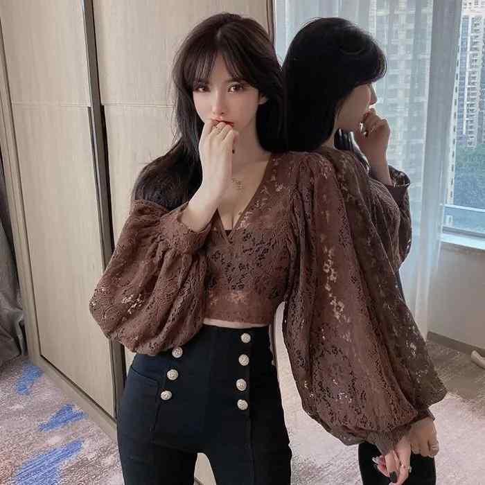 春 コーデ レディース ファッション オシャレ カワイイ シンプル きれいめ ナチュラル 上品カジュアル 婦人服 Vネック ストラップ バット スリーブ レース Tシャツ 夏 スーツ