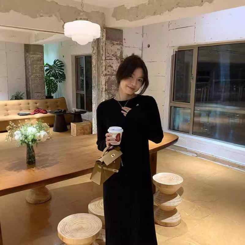 春 コーデ レディース ファッション オシャレ カワイイ シンプル きれいめ ナチュラル 上品カジュアル 婦人服 ニット ロング スカート インナー ゆったり カジュアル ストライプ ドレス