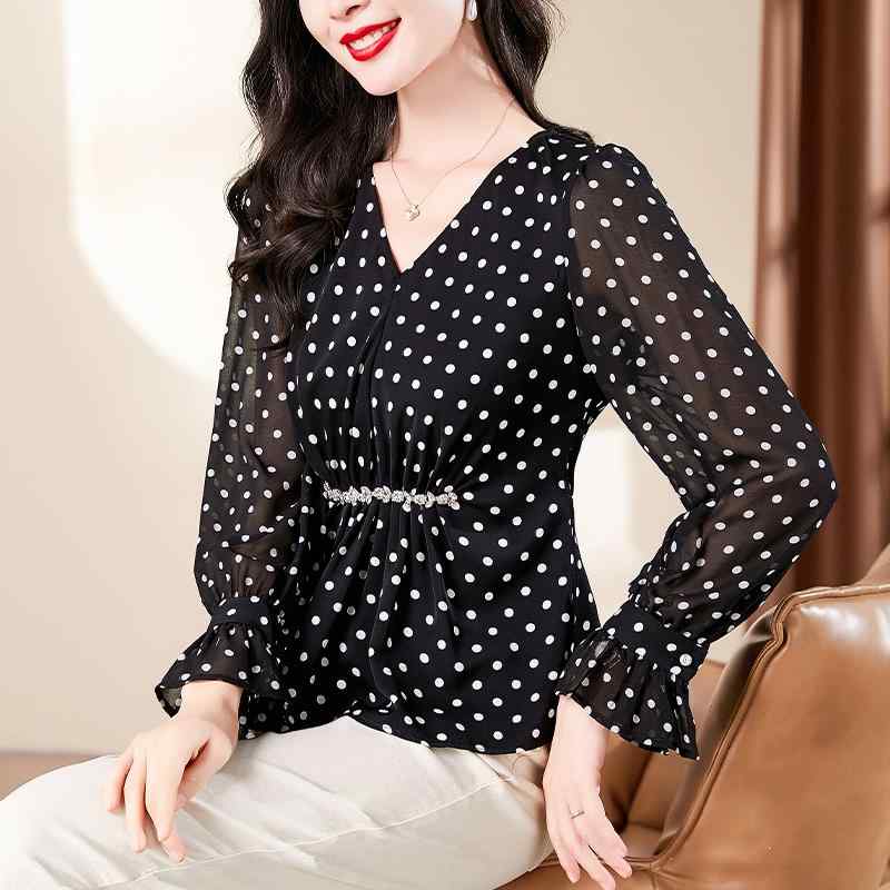 春 コーデ レディース ファッション オシャレ カワイイ シンプル きれいめ ナチュラル 上品カジュアル 婦人服 水玉 シフォンシャツ スタイリッシュ ウェア インナートップ