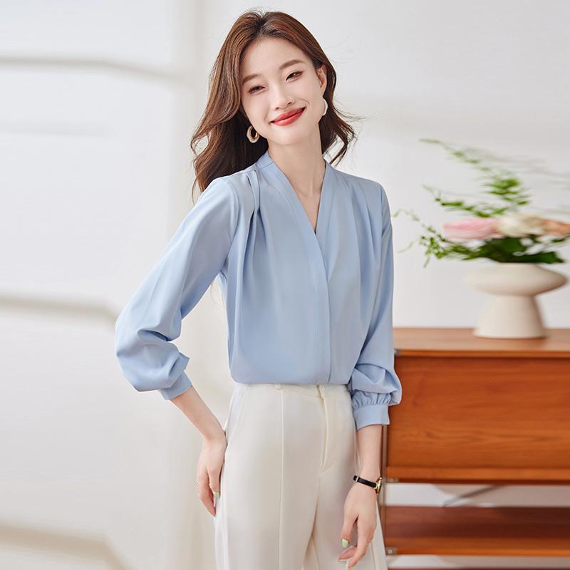 春 コーデ レディース ファッション オシャレ カワイイ シンプル きれいめ ナチュラル 上品カジュアル 婦人服 Vネック シャツ インナーウェア ボトムス 面接ウェア フォーマルウェア ブルー(4.0)