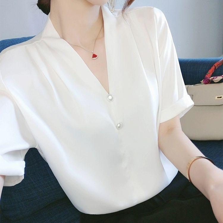 春 コーデ レディース ファッション オシャレ カワイイ シンプル きれいめ ナチュラル 上品カジュアル 婦人服 フレンチ Vネック 半袖 白 シャツ 夏 ビーズ ハイエンド シック トップス