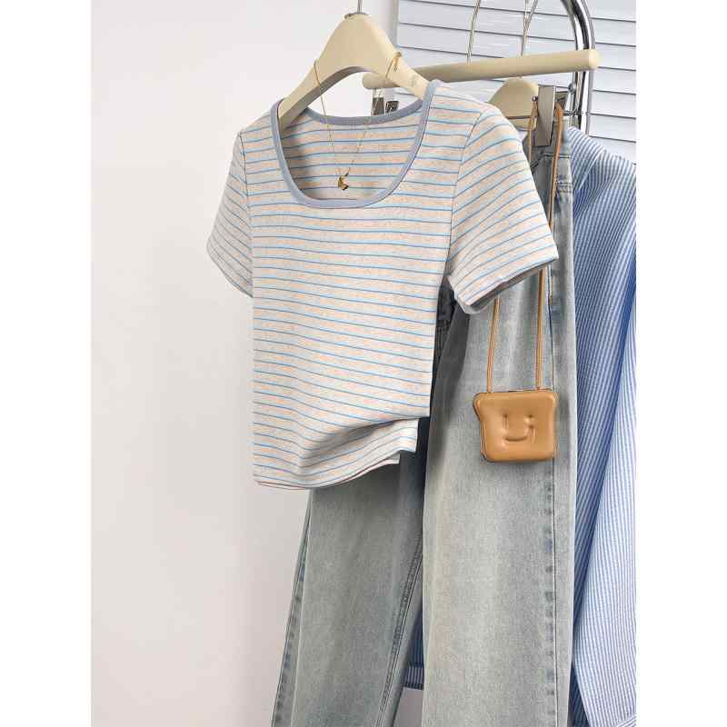 春 コーデ レディース ファッション オシャレ カワイイ シンプル きれいめ ナチュラル 上品カジュアル 婦人服 ストライプ スクエアネック 半袖 Tシャツ 夏 スリムフィット トップス