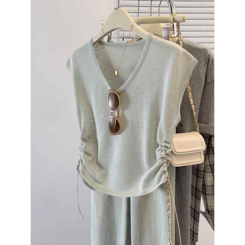 春 コーデ レディース ファッション オシャレ カワイイ シンプル きれいめ ナチュラル 上品カジュアル 婦人服 Vネック グリーン 半袖 Tシャツ 夏 フライング スリーブ 薄手 セーター プリーツ トップス