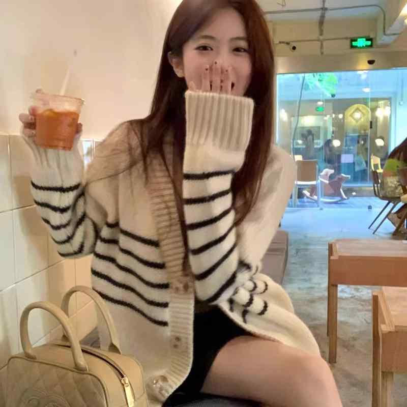 Rakuten - 春 コーデ レディース ファッション オシャレ カワイイ シンプル きれいめ ナチュラル 上品カジュアル 婦人服 ストライプ ニット セーター ジャケット カーディガン 黒 ウェア トップス