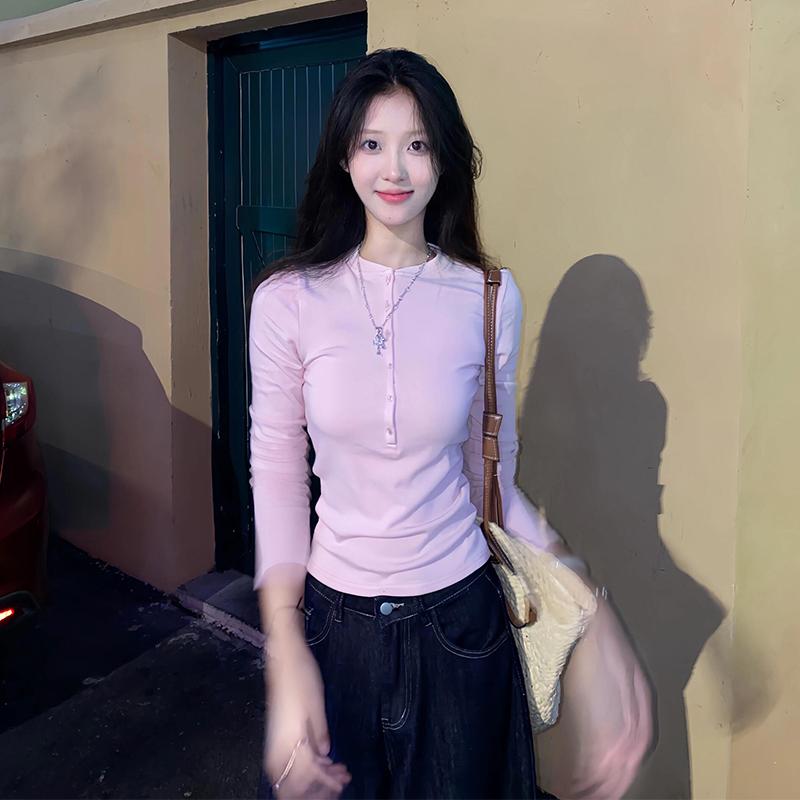 春 コーデ レディース ファッション オシャレ カワイイ シンプル きれいめ ナチュラル 上品カジュアル 婦人服 ピンク ボタン ダウン Vネック 長袖 Tシャツ スリムフィット ハーフ オープン カラー トップス(4)