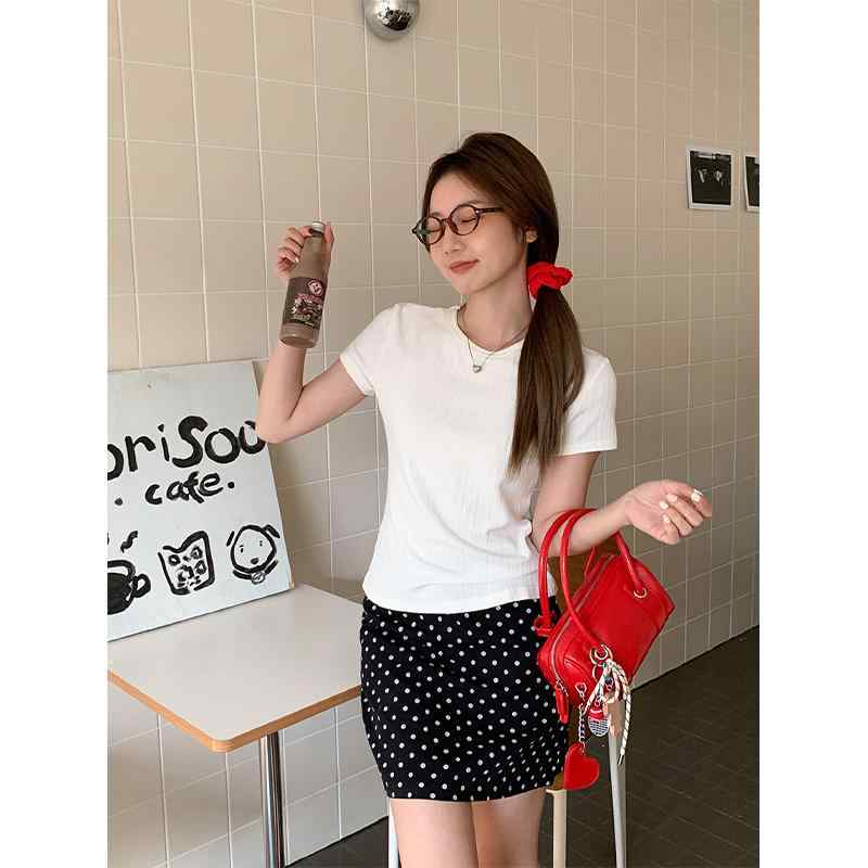 春 コーデ レディース ファッション オシャレ カワイイ シンプル きれいめ ナチュラル 上品カジュアル 婦人服 ストレート ショルダー ラウンドネック 半袖 Tシャツ 夏 シック スタイリッシュ スリムフィット トップス