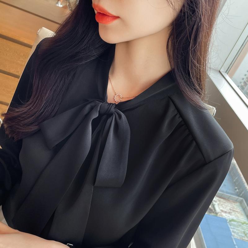 春 コーデ レディース ファッション オシャレ カワイイ シンプル きれいめ ナチュラル 上品カジュアル 婦人服 黒 リボン シャツ 長袖 ホワイト カラー トップス 通勤ウェア インナーウェア