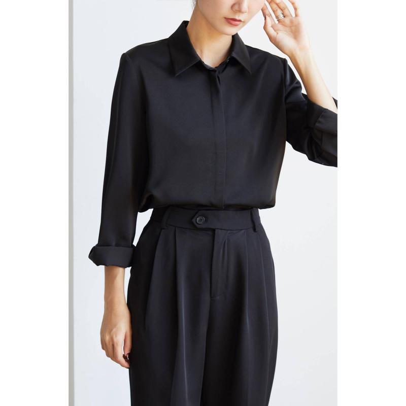 春 コーデ レディース ファッション オシャレ カワイイ シンプル きれいめ ナチュラル 上品カジュアル 婦人服 袖 ヘイズブルー サテン ロング シャツ