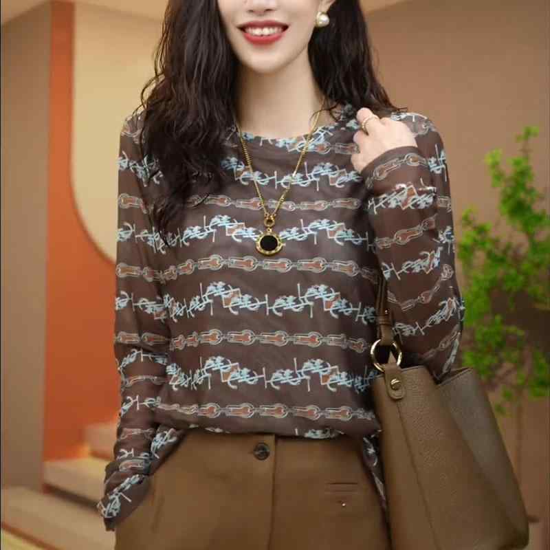 春 コーデ レディース ファッション オシャレ カワイイ シンプル きれいめ ナチュラル 上品カジュアル 婦人服 長袖 Tシャツ アウターウェア レイヤリング プリント トップス
