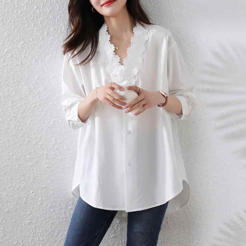 春 コーデ レディース ファッション オシャレ カワイイ シンプル きれいめ ナチュラル 上品カジュアル 婦人服 フレンチ風 レース Vネック シャツ ゆったり スリムトップス
