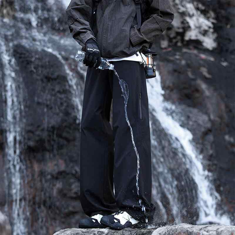 春 コーデ メンズ 用 服 シンプル 大人 紳士服 アメリカン アウトドア 登山 カジュアル ストレート 防水 パンツ 防風 機能的 春 カジュアル 通勤スタイル 重ね着コーデ ゆったりシルエット 快適フィット 動きやすい デイリー