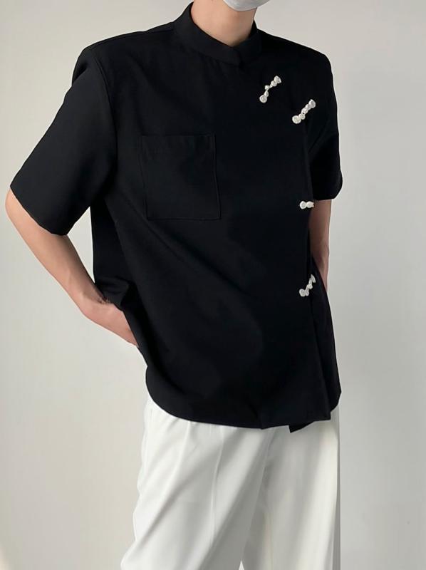 春 コーデ メンズ 用 服 シンプル ファッション オシャレ 大人 かっこいい 紳士服 ゆったり 半袖 スタンドカラー シャツ 夏 カジュアル 通勤スタイル 重ね着コーデ ゆったりシルエット さらっと着 普段使い