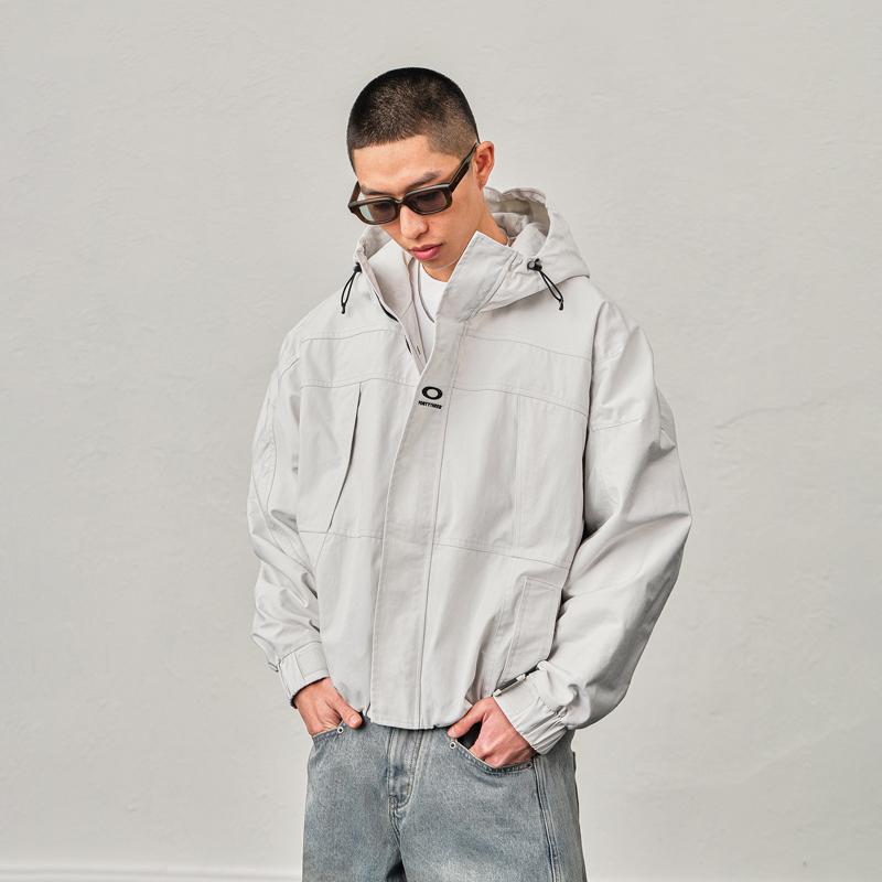 春 コーデ メンズ 用 服 シンプル ファッション オシャレ 大人 紳士服 スポーツ カジュアル ゆったり フード付き ジャケット 防風 無地 ドローストリング 春 カジュアル 通勤スタイル 重ね着コーデ ゆったりシルエット 軽アウター