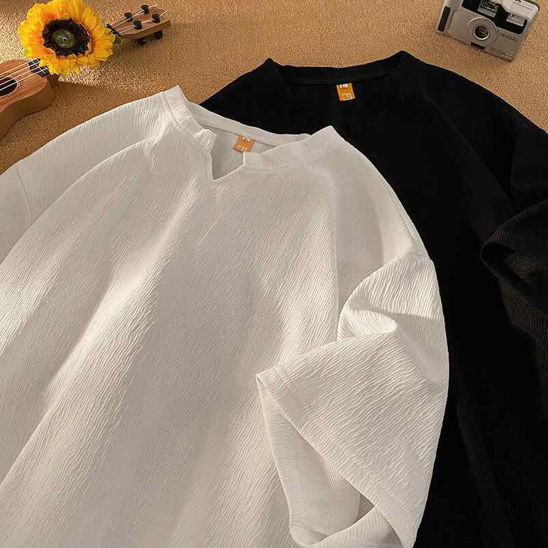 春 コーデ メンズ 用 服 シンプル ファッション オシャレ 大人 かっこいい 紳士服 ゆったり 半袖 Vネック シャツ 夏 カジュアル 通勤スタイル 重ね着コーデ ゆったりシルエット さらっと着 普段使い