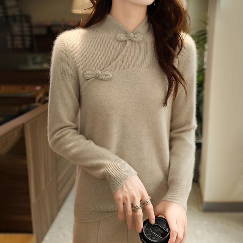 春 コーデ レディース ファッション オシャレ カワイイ シンプル きれいめ ナチュラル 上品カジュアル 婦人服 エスニック バックル ウール セーター プルオーバー クラシック スタンドカラー シャツ ニット 赤