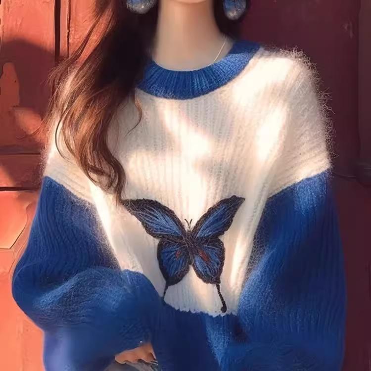 春 コーデ レディース ファッション オシャレ カワイイ シンプル きれいめ ナチュラル 上品カジュアル 婦人服 クラインブルー ソフト セーター ゆったり 蝶 プリント トップス