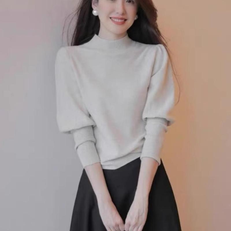 春 コーデ レディース ファッション オシャレ カワイイ シンプル きれいめ ナチュラル 上品カジュアル 婦人服 ホワイト カラー ハーフ タートルネック カジュアル ニット レイヤリング シャツ ランタン スリーブ セーター