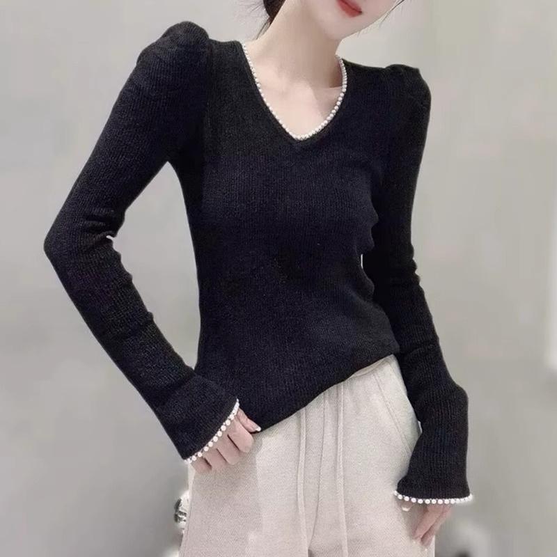 春 コーデ レディース ファッション オシャレ カワイイ シンプル きれいめ ナチュラル 上品カジュアル 婦人服 スリムフィット パフスリーブ セーター ビーズ Vネック ベルベット ボトムトップ