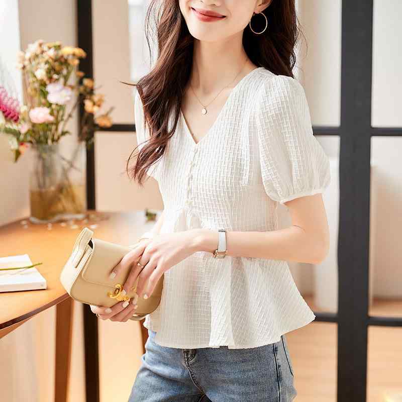 春 コーデ レディース ファッション オシャレ カワイイ シンプル きれいめ ナチュラル 上品カジュアル 婦人服 パフスリーブシャツ ウエスト スリムトップス