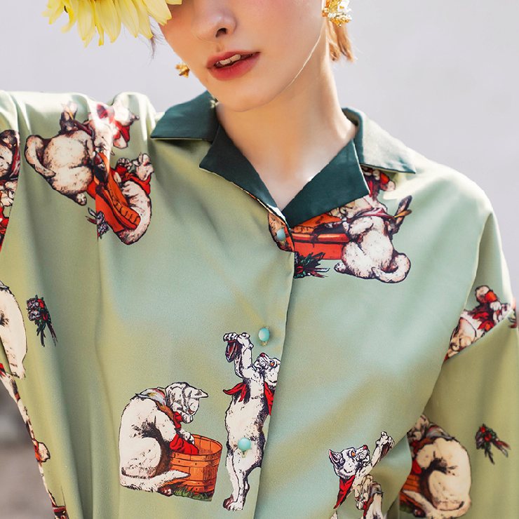 キャット柄デザインブラウス ■ シャツ ブラウス OL オフィス セレブ blouse トップス 通勤 かわいい 大人 レディース 長袖 無地 柄物 秋 冬のサムネイル