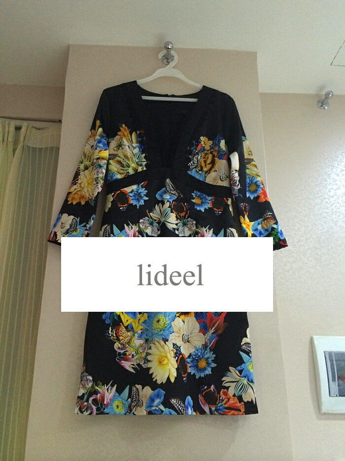 Vレースがちょっぴりセクシーさをアップ♪フラワープリントワンピース ■ ワンピース ドレス ドレス 二次会 結婚式 大人 上品 入園式 卒業式 入学式 OL レディース ミディアム丈 長袖 花柄 レース 秋 冬