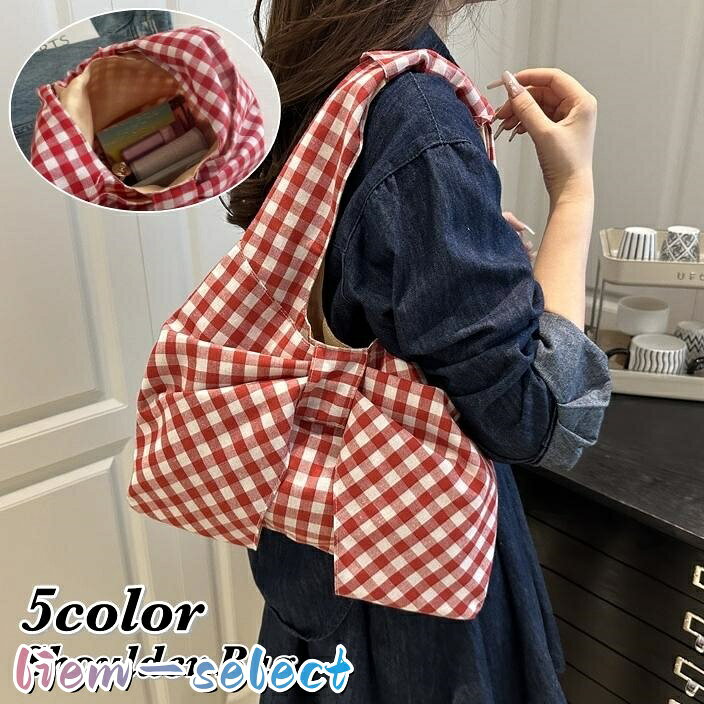 大きなリボンが目を惹く、大人可愛いショルダーバッグです。 軽くて使い勝手の良いナイロン素材。 コーディネートの主役になる華やかなデザインで、デイリー使いや推し活にも大活躍！ サイズについて 画像をご参照下さい。 素材について ポリエステル カラーについて 生産ロットにより柄の出方や色の濃淡が異なる場合がございます。 お使いのモニターや撮影時の光の加減などにより 画像と実際の商品のカラーが異なる場合もございます。 予告なしにカラーやデザインなどの変更がある場合もございます。
