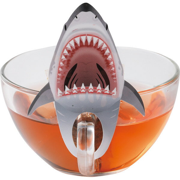 襲い掛かるサメの表情と血のような赤い紅茶が楽しめます。 熱湯を入れたカップに、静かにティーバッグを設置してください。印刷した上半身部分がカップのふちに綺麗に引っかかります。 水没しないようにお気を付けください。このホオジロザメは人食いです。...