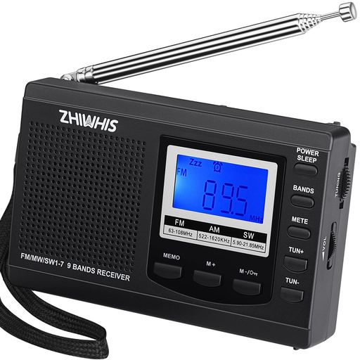 「抜群な受信感度・メモリー可能」雑音の少ない、DSPデジタルチューナー。FM/SW用の最長47センチの回転式7段伸縮ロッドアンテナとAM用の内蔵バーアンテナを装備しており、全バンドにおいて高感度に最適な受信をすることができます。メモリーチャンネル設定方法: 手動設定、ATS(バンド内を自動スキャンしてメモリーチャンネルに自動設定)。AM/FM/短波各20局メモリー。 「電源の供給方法・ダイヤル式」 単三形乾電池2本にて電源を供給し、長時間に使用できます!外部電源DC5Vに接続可能なので、ご外出する時や家にいる時も便利にご利用いただけます!チャンネル選択モードは、ボタン式とダイヤル式の二種類に対応しています。また、ボリュームはダイヤル式で調整し、操作が簡単です。 「高音質・キーロック機能」内蔵の50mm高品質スピーカーを採用し、音が大きく、音質が美しく、聞き取りが正確です。また、ステレオ対応3.5mmイヤホンジャックを装備しており、ラジオ番組と音楽を楽しむ同時に、周りの他人に迷惑をかけません!更にキーロック機能があり、電源がオフまたはオンの状態でキーロックを設定することができます。