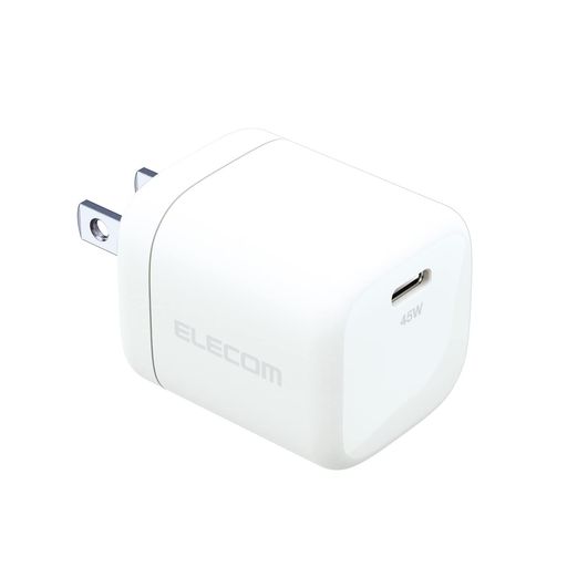 USB Power Deliveryに対応したUSB Type-C(TM)(USB-C(TM))ポートを搭載し、対応するノートパソコンやスマートフォン、タブレットなどを超高速充電できます。 GaN(窒化ガリウム)を採用した小型で軽量、かつ高出力なUSB AC充電器です。 GaN(窒化ガリウム)とは従来のシリコンと比べると発熱を抑える事が出来る材料で、製品の小型化及び軽量化が可能となりました。 手のひらにすっぽり隠れるほど小さく(約42mmx35mmx35mm)、軽量(約69g)なので外出や出張などの際の持ち運びに便利です。 USB Power Delivery(パワーデリバリー)とは、アダプターと接続機器間で情報をやり取りすることで、その機器間における適した電力を選択し、高速充電を実現するUSB規格です。 ※本製品の出力は45Wです。 端末に応じて出力が5V/3A、9V/3A、15V/3A、20V/2.25Aと可変し、iPhoneなどのスマートフォンから、iPad Airなどタブレット端末、Windowsなどのノートパソコンまで幅広く高速充電できます。